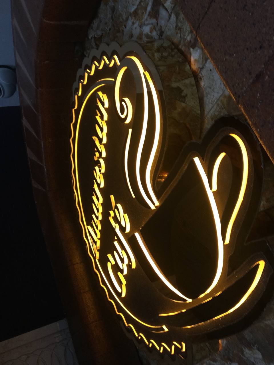 تابلو لوگو کافه نگارستان با متریال استیل پلاست