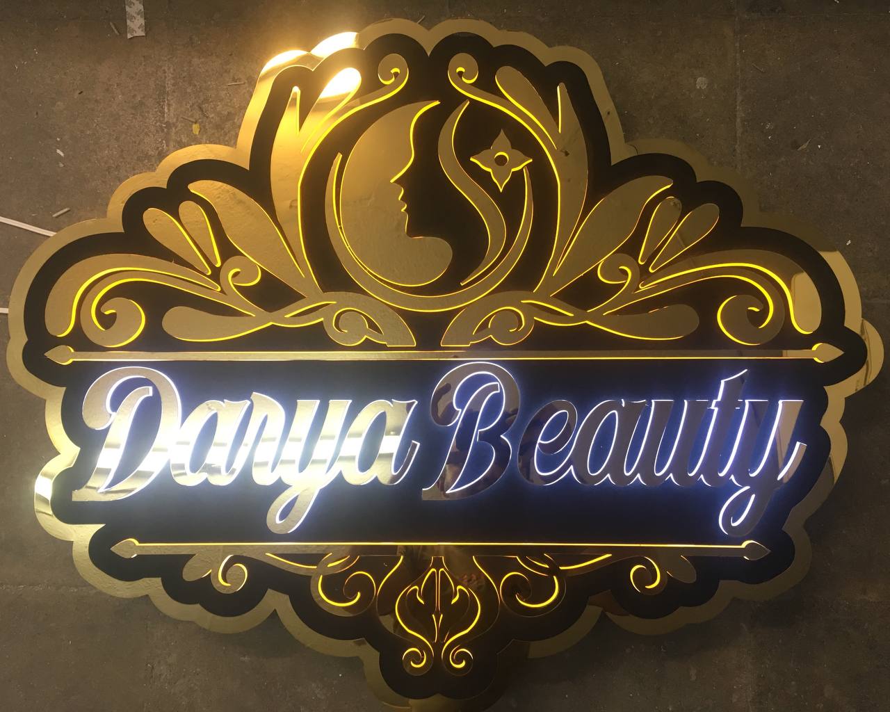تابلو لوگو سالن زیبای darya beauty